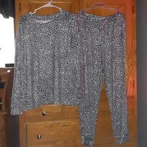 Secret Treasures cheetah print pajama set Size:M 8-10